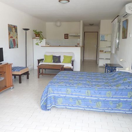 Au Meuble Des Roches Appartement Saint-Gilles-les-Bains Buitenkant foto