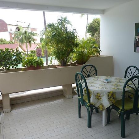 Au Meuble Des Roches Appartement Saint-Gilles-les-Bains Buitenkant foto