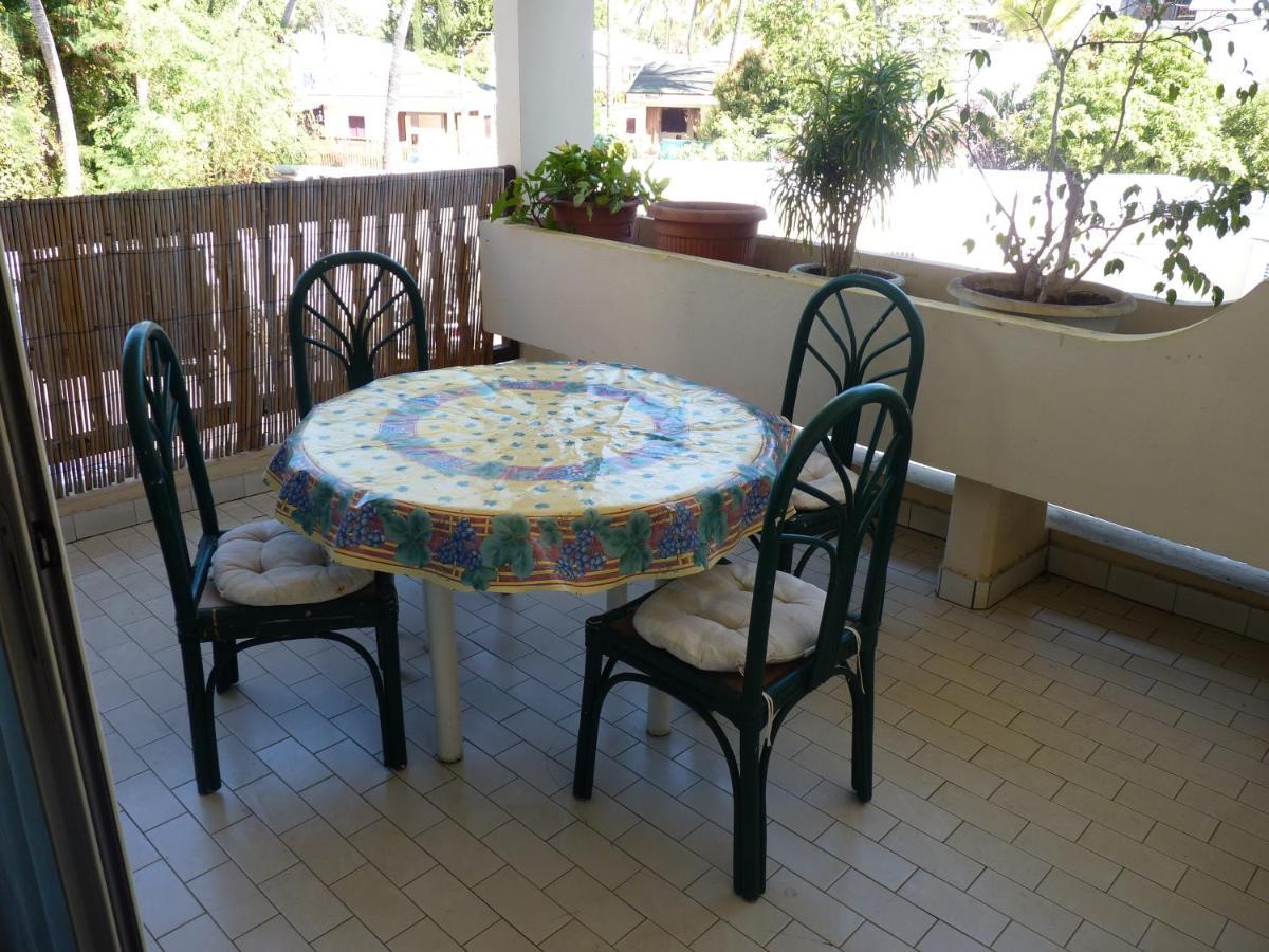 Au Meuble Des Roches Appartement Saint-Gilles-les-Bains Buitenkant foto