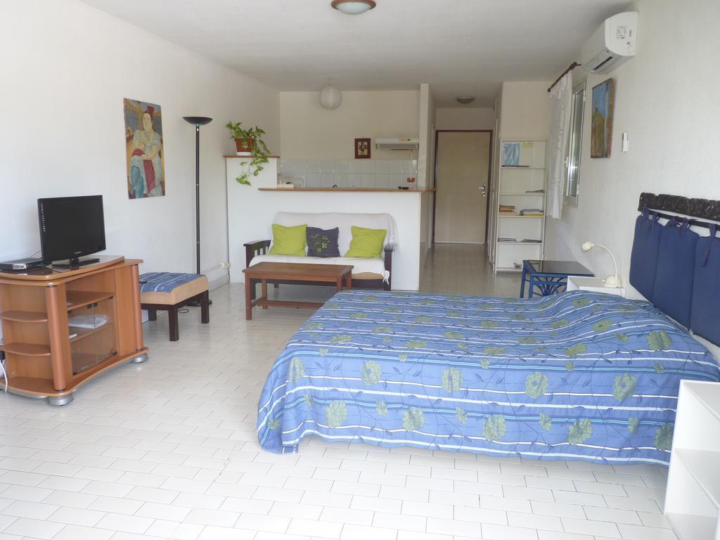 Au Meuble Des Roches Appartement Saint-Gilles-les-Bains Buitenkant foto