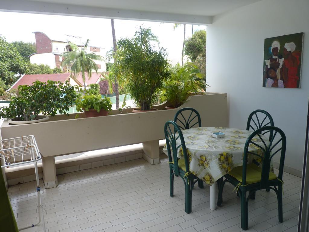 Au Meuble Des Roches Appartement Saint-Gilles-les-Bains Buitenkant foto