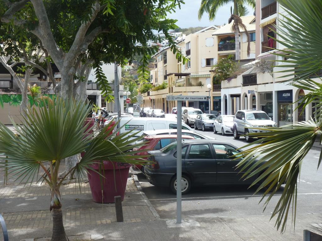 Au Meuble Des Roches Appartement Saint-Gilles-les-Bains Buitenkant foto