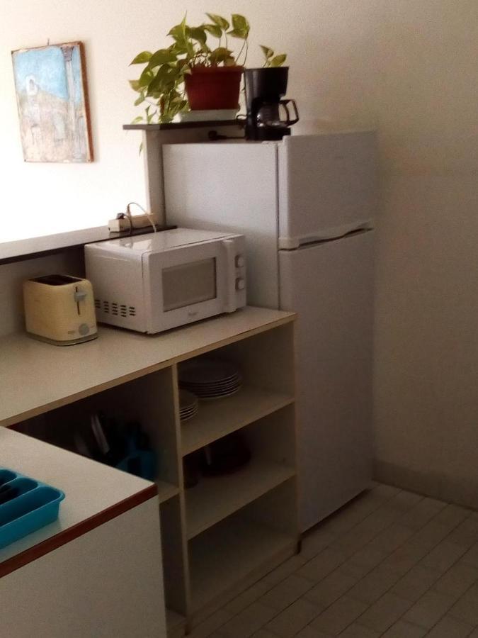 Au Meuble Des Roches Appartement Saint-Gilles-les-Bains Buitenkant foto